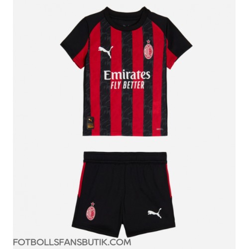 AC Milan Fikayo Tomori #23 Replika Hemmatröja Barn 2025-26 Kortärmad (+ Korta byxor) AC Milan Fikayo Tomori #23 Replika Hemmatröja Barn 2025-26 Kortärmad (+ Korta byxor)